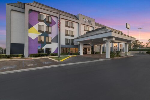 Spark By Hilton Bakersfield Central