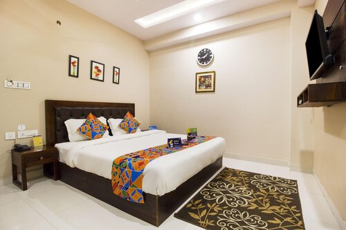 Fabexpress Travelers Lodge