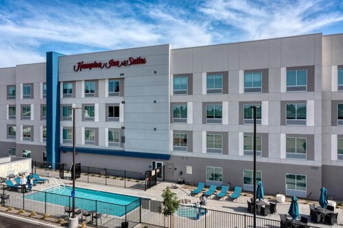 Hampton Inn & Suites Bakersfield Central