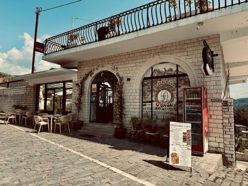 Te Gjyshi (at Grandfather)