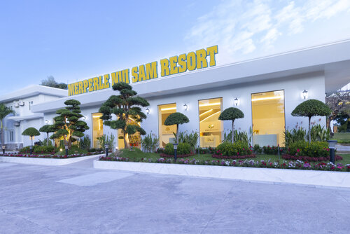 Merperle Núi Sam Resort