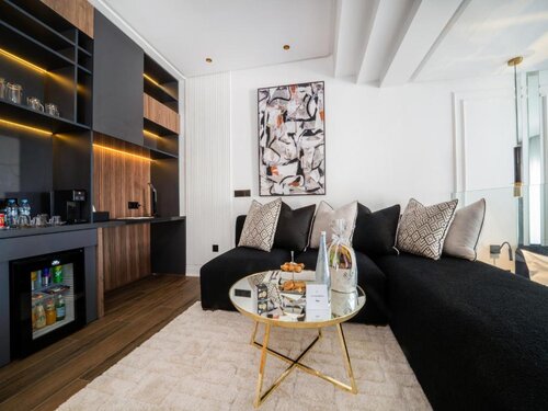 Petit Palace Suites Hotel