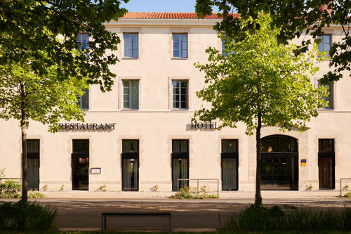 Squarelodgehotel La Roche S. Yon, Handwritten Coll