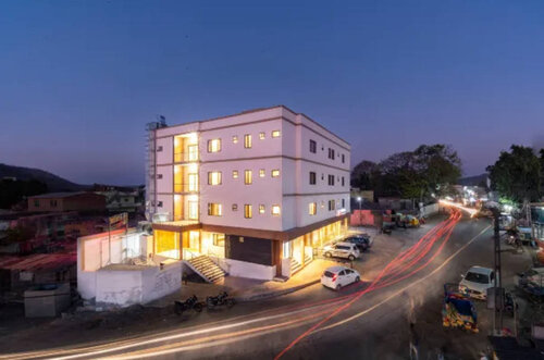 Pride Biznotel, Sasan Gir