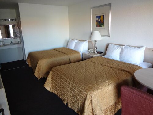 Econo Lodge Airport at RJ Stadium