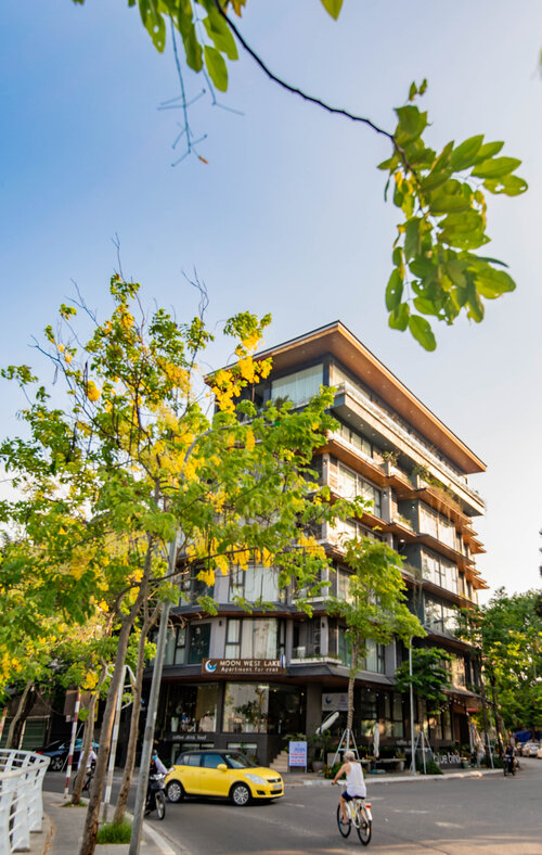 22Land Moon West Lake