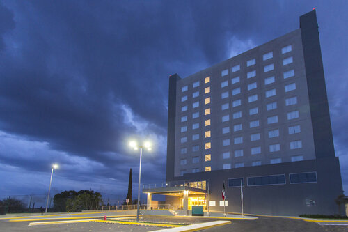 Fiesta Inn Suites Aeropuerto Del Bajío