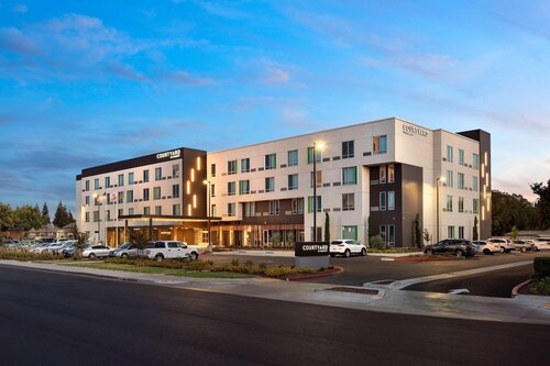 Courtyard By Marriott Fresno Clovis