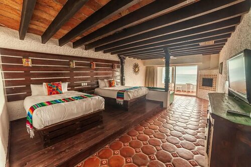 Las Rocas Resort & Spa