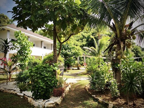 Sunset Cove Beach & Dive Resort