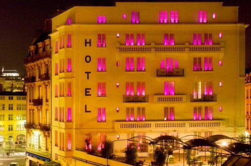 College Hotel