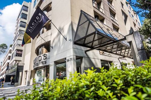 Lloyds Apartsuites Parque 93