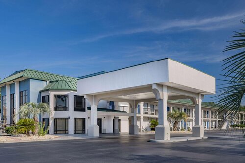 Days Inn & Suites By Wyndham Savannah Midtown