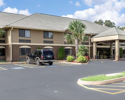 Comfort Inn & Suites - Near Robins Air Force Base 
