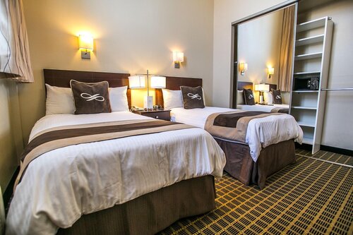 Pointe Plaza Brooklyn Hotel