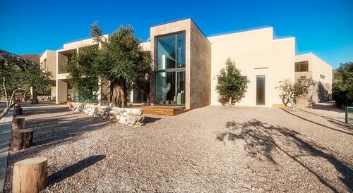 Cooking and Nature Emotional Hotel