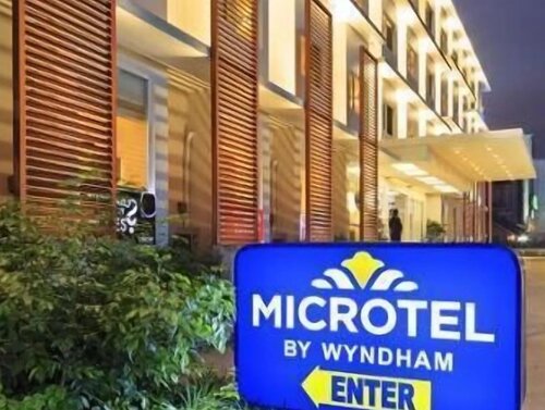 Microtel By Wyndham Acropolis