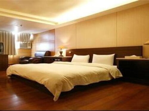 Zaw Jung Business Hotel