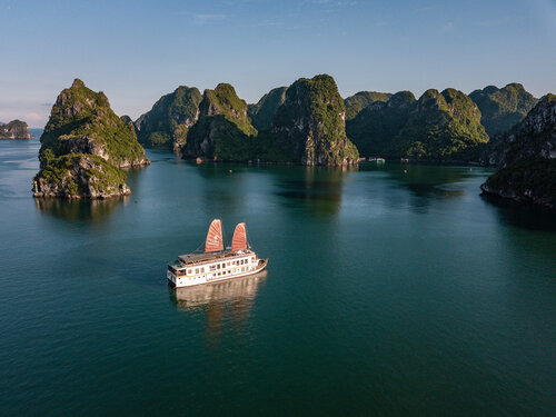 Heritage Line Violet Cruise-Ha Long Bay and Lan Ha