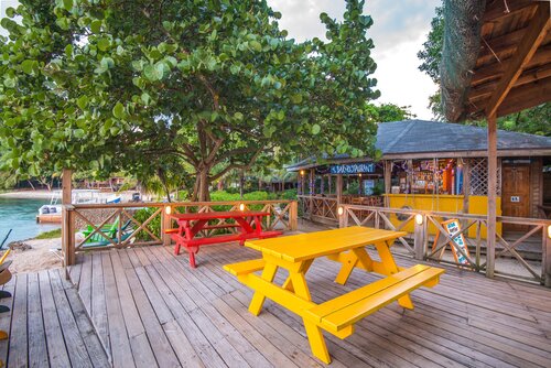 Las Rocas Resort & Dive Center