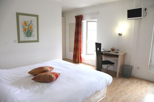 Le Continental Hotel