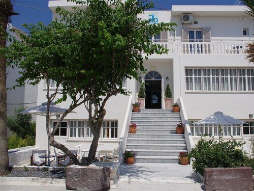 Kamari Blue Boutique Hotel