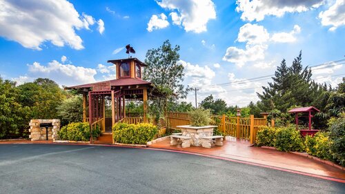 Blanco Luxury Inn & Suites