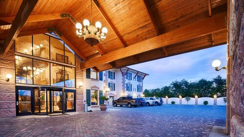 Best Western Plus Swiss Chalet Hotel & Suites