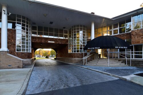 Best Western Plus The Inn & Suites at the Falls