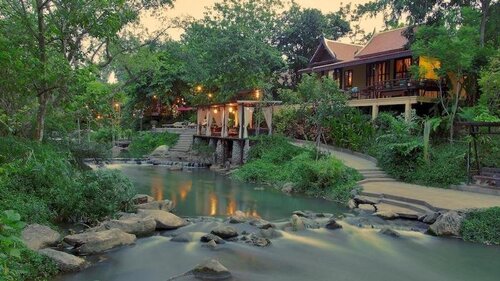 Ndol Streamside Thai Villas
