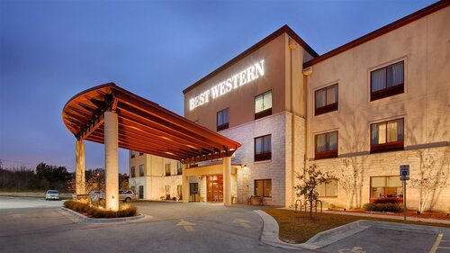 Best Western Plus Austin Airport Inn & Suites