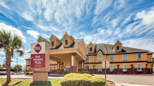 Best Western Plus Bradbury Inn & Suites