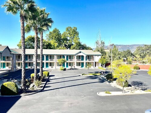 Cloverdale Wine Country Inn & Suites