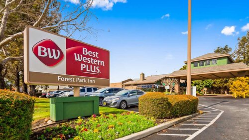 Best Western Plus Forest Park Inn