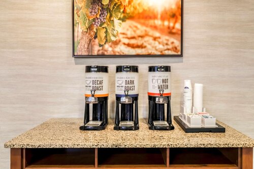 Hampton Inn & Suites Windsor - Sonoma Wine Country