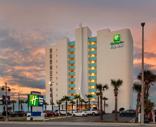 Holiday Inn Express & Suites Oceanfront Daytona Bc