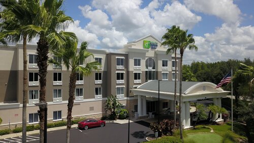 Holiday Inn Express & Suites Tampa-I-75