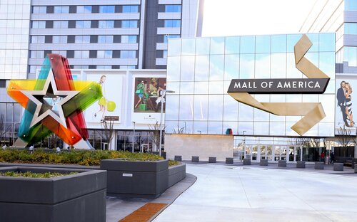 Holiday Inn Express & Suites Bloomington West