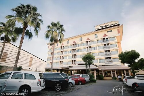 Ruean Phae Royal Park Hotel by ZUZU