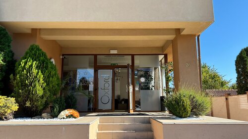 Hotel Oxford Inns & Suites