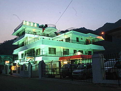 Laxman Jhula Divine Resort