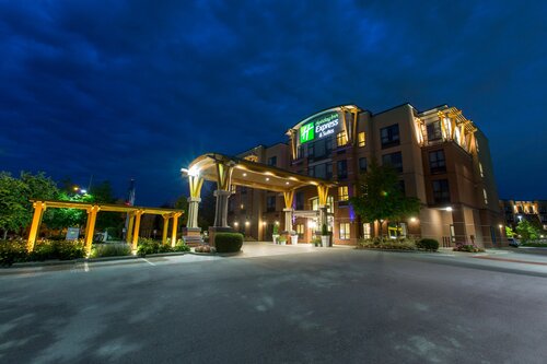 Holiday Inn Express & Suites Riverport