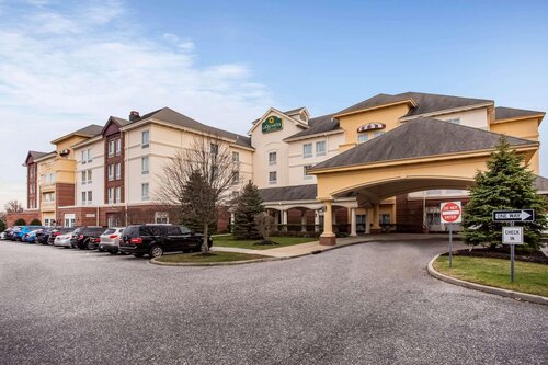 La Quinta Inn & Suites Islip