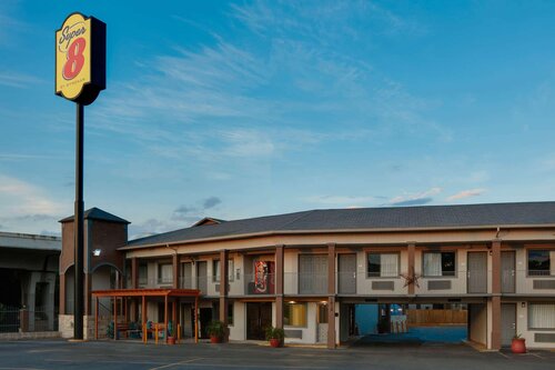 Super 8 by Wyndham Downtown / Alamo