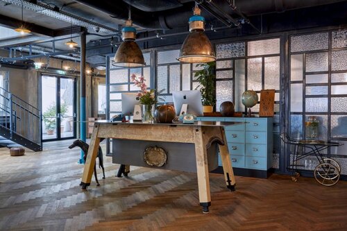 Max Brown Htl 7th District, part of Sircle Collect