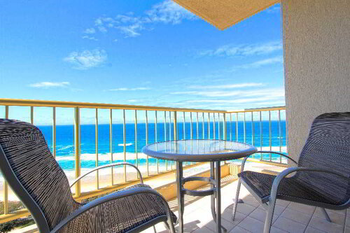 Capricorn One Beachside Holiday Apartment-Official