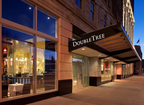 DoubleTree Suites by Hilton Hotel Detroit Downtown