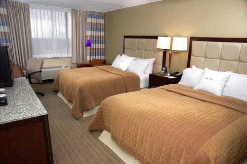 DoubleTree by Hilton St. Louis-Westport