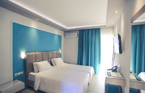 Royal Hotel and Suites