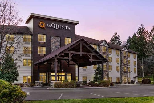 La Quinta Inn & Suites By Wyndham Lake George